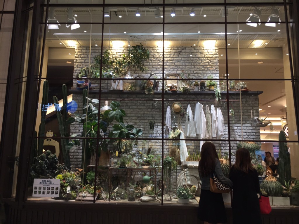 うめだ阪急ディスプレイ5月