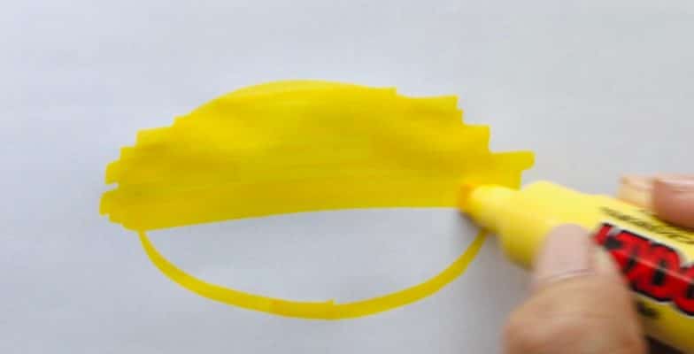 楕円を黄色で塗る写真